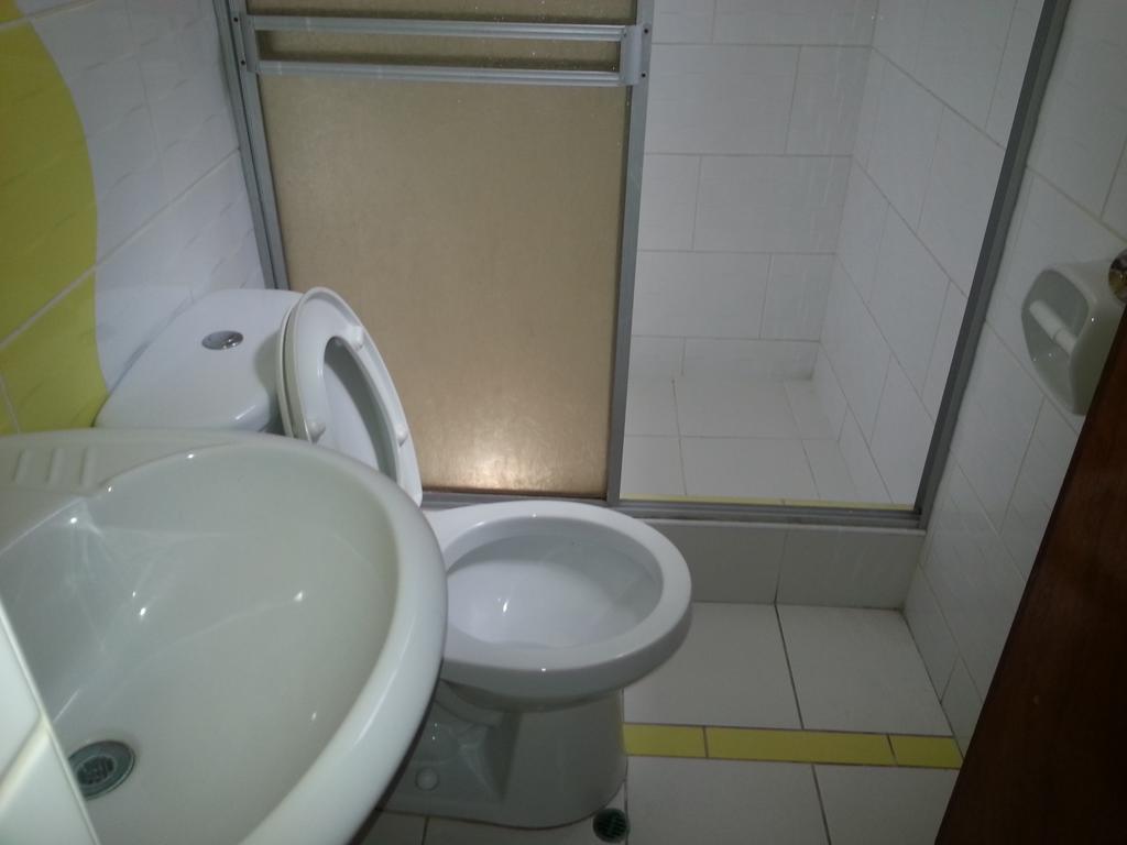 Hostal Puerto Ingles Ило Экстерьер фото